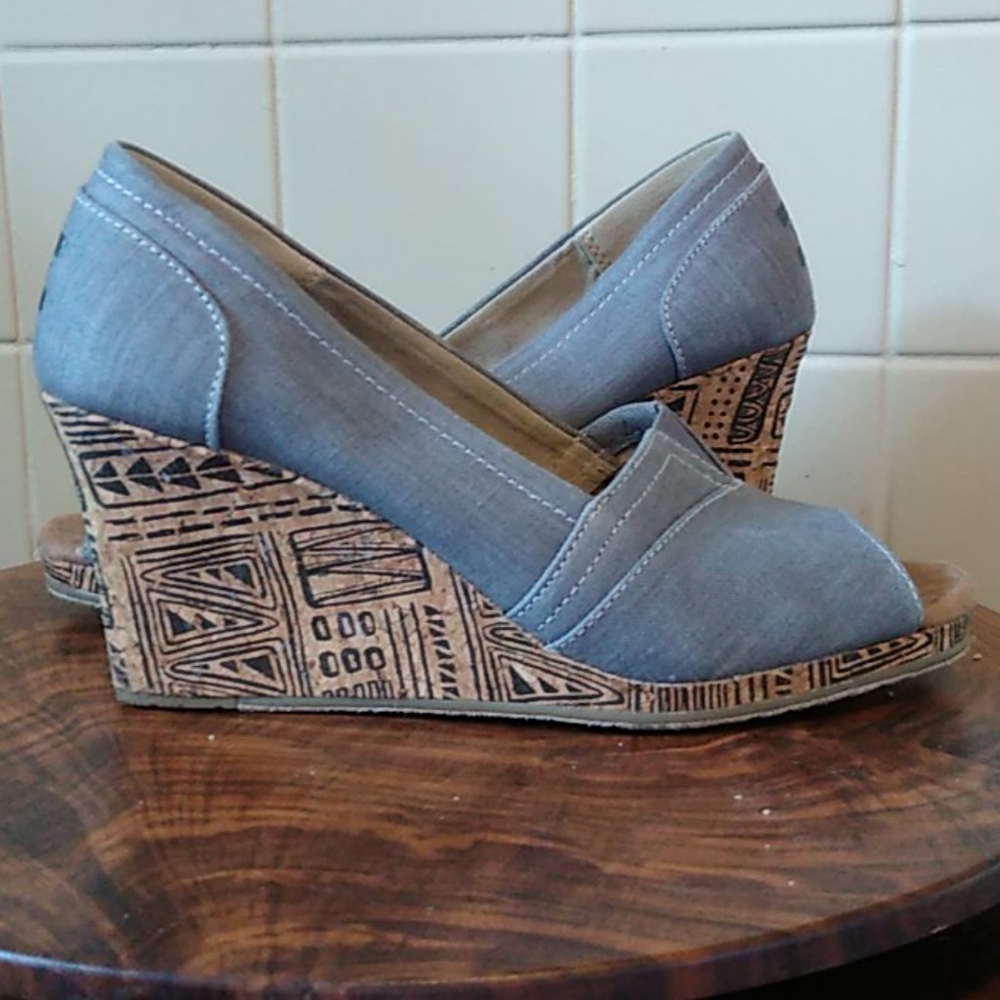 Toms Gray Peep Toe Wedges Size 8.5